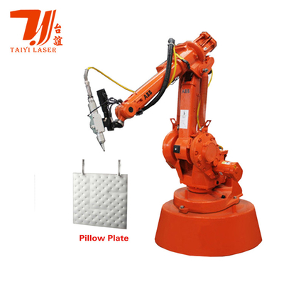 Schweißmaschine für die Laserschweißung von Kissenplatten aus Edelstahl mit KUKA-Automatik-Roboterarm