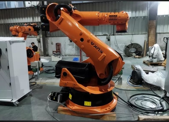 Schweißmaschine für die Laserschweißung von Kissenplatten aus Edelstahl mit KUKA-Automatik-Roboterarm