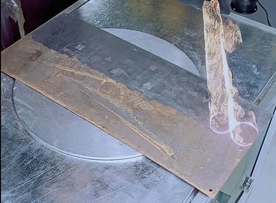 Luftgekühltes industrielles Laser-Reinigungssystem mit einer Gravurgeschwindigkeit von 0–60.000 mm/min, das die Reinigung von Industrieanlagen und Komponenten gewährleistet