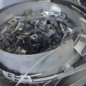 2000W Automatische Raycus Max IPG Laserschweißmaschine für die Schweißung von Spülbeckenklemmen, kann angepasst werden
