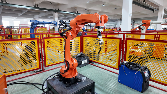 6-Achsen-Roboterarm-Automatische Faser-3D-Laserschneidmaschine für Edelstahl-Lampenschirm-Automobil-Blech