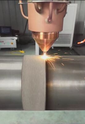 6000 Watt Roboter-Laser-Bedeckungsmaschine für Hydraulikstangen, Ölfeldröhrchen und Zylinderkomponenten